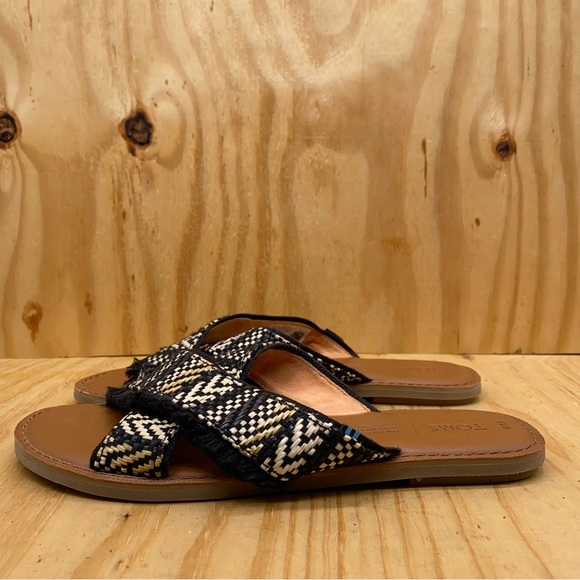 TOMS Black Woven Fringe Sandals Women’s Slip On Flat Criss Cross Slides Size - Picture 2 of 9